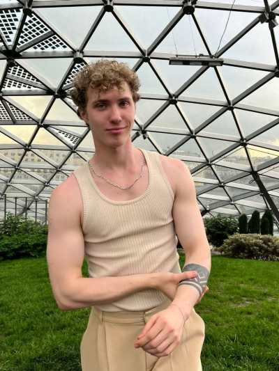 Парень Свят